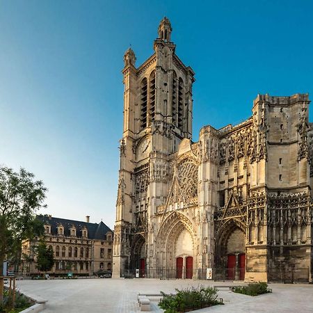 Logis Hotel Du Cirque Troyes Centre Historique 외부 사진