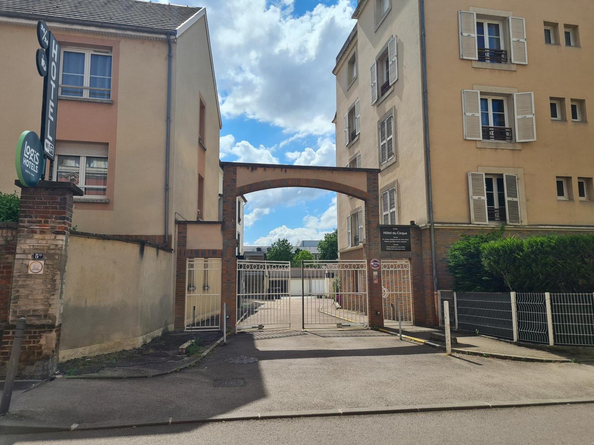 Logis Hotel Du Cirque Troyes Centre Historique 외부 사진