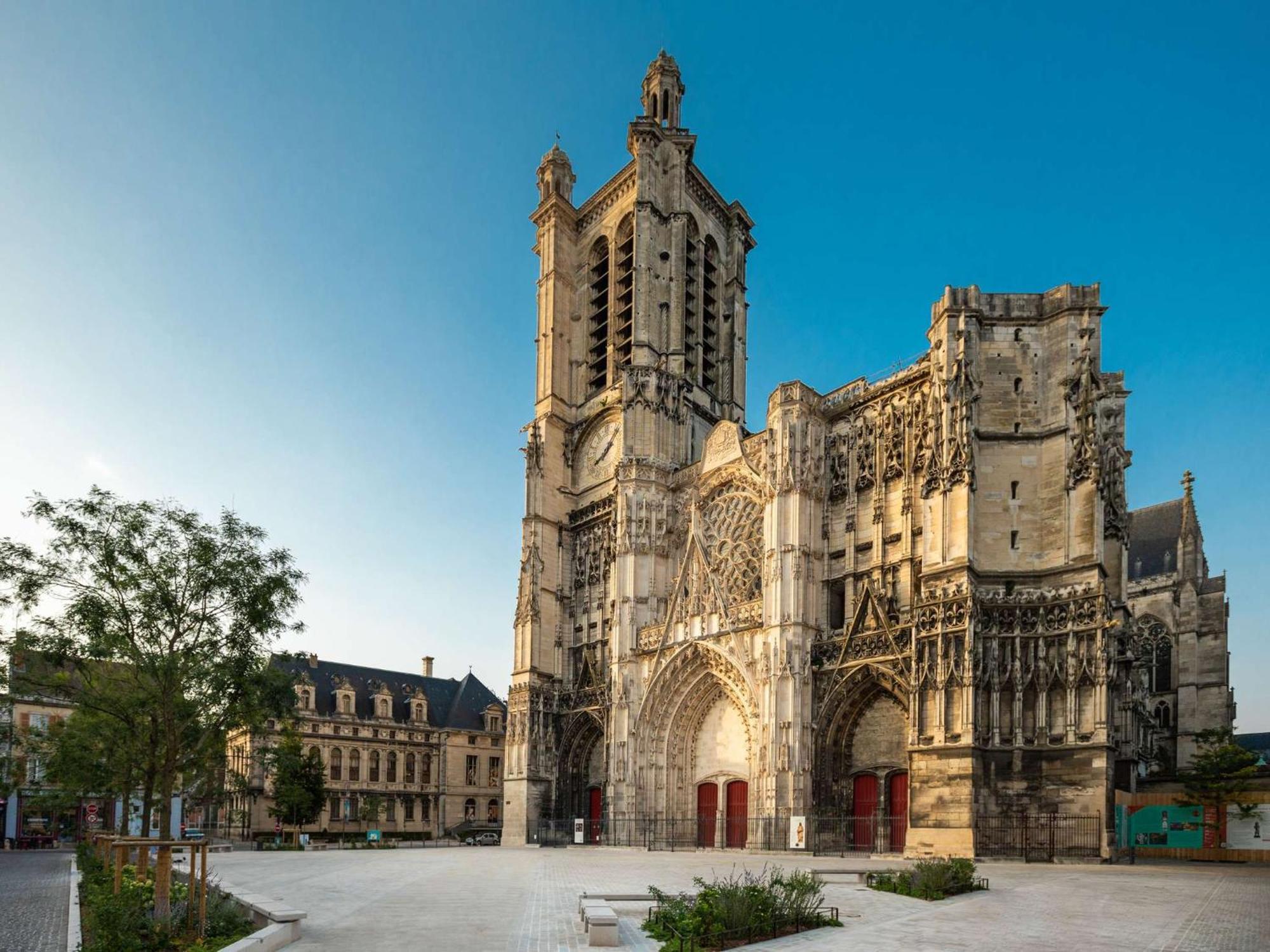 Logis Hotel Du Cirque Troyes Centre Historique 외부 사진