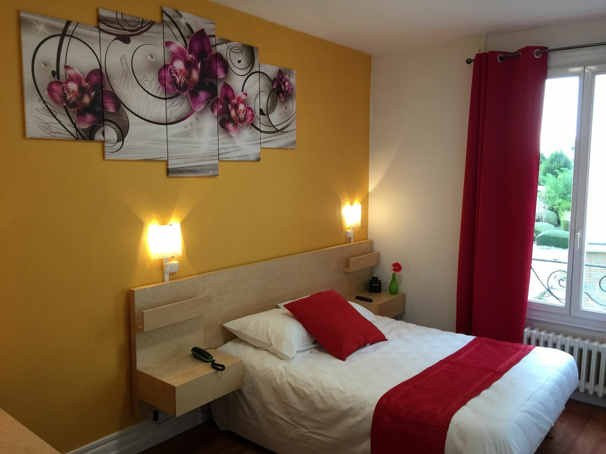 Logis Hotel Du Cirque Troyes Centre Historique 외부 사진