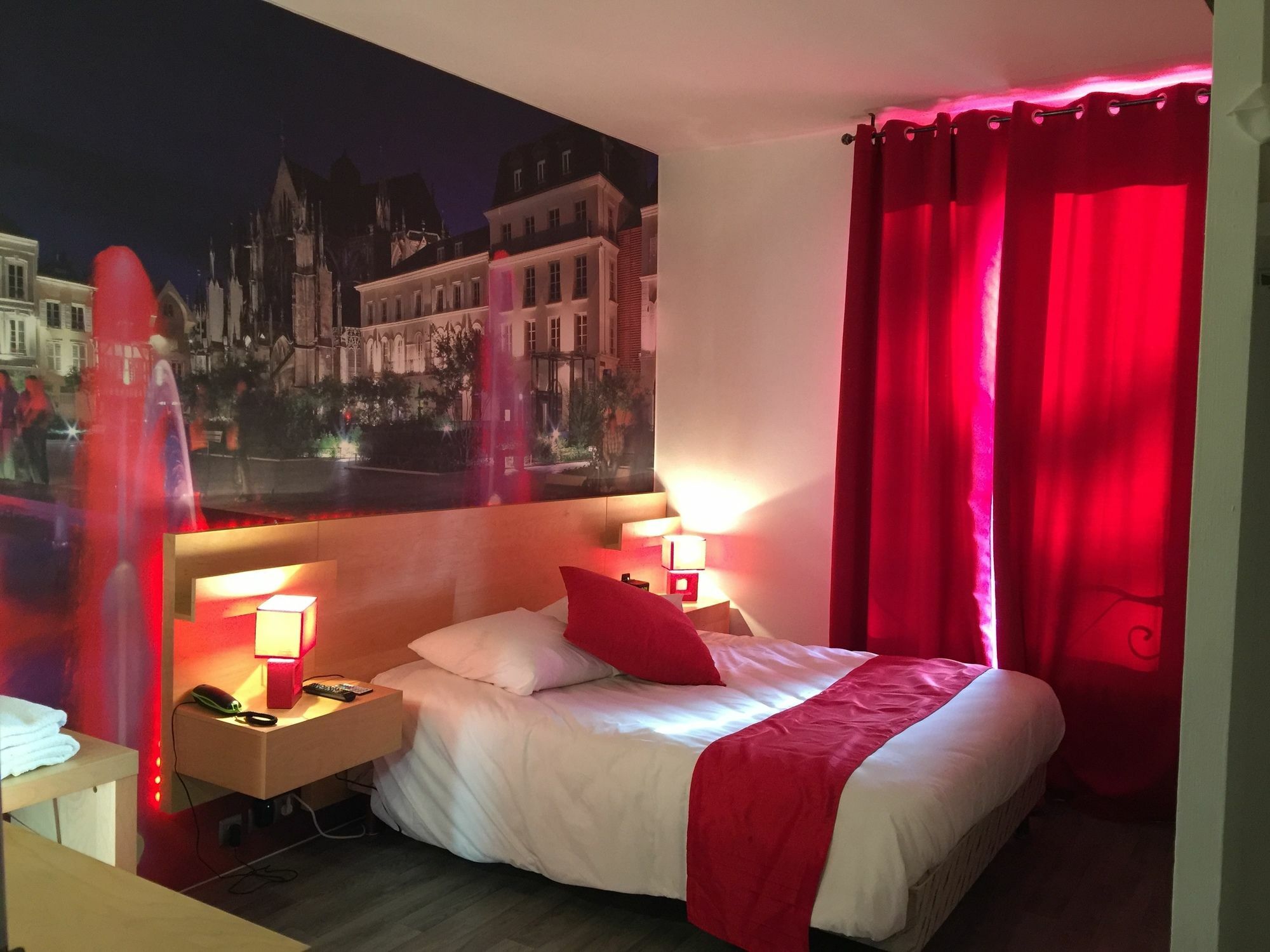 Logis Hotel Du Cirque Troyes Centre Historique 외부 사진